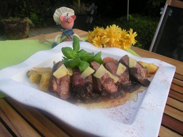 Eendeborst filet met uien- frambozen confituur