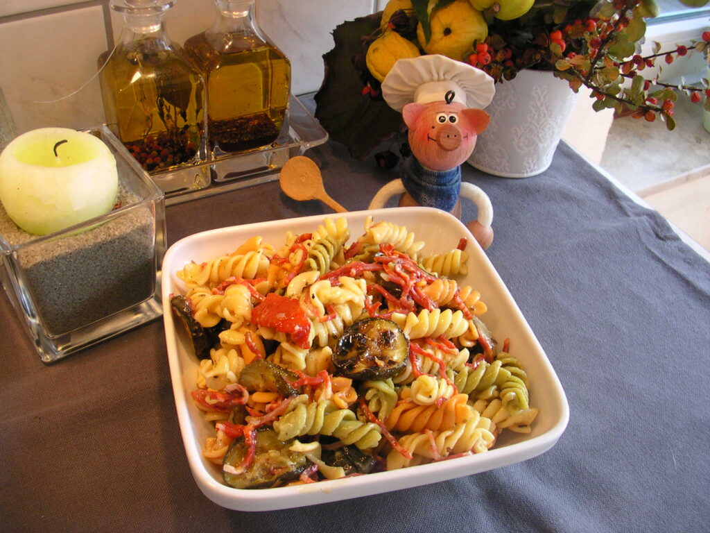 Spirelli tricolore met zuiderse groenten en chorizo ham