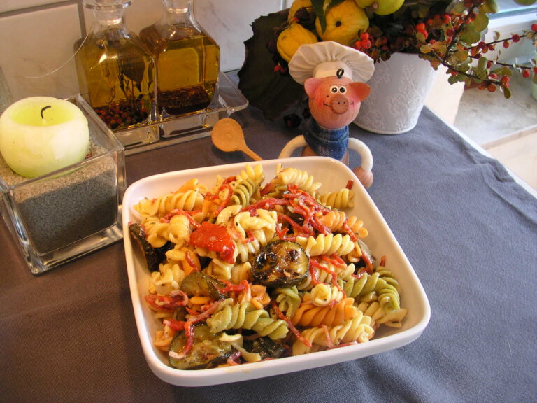 Spirelli tricolore met zuiderse groenten en chorizo ham