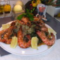 Gamba’s met wilde rijst en spinazie