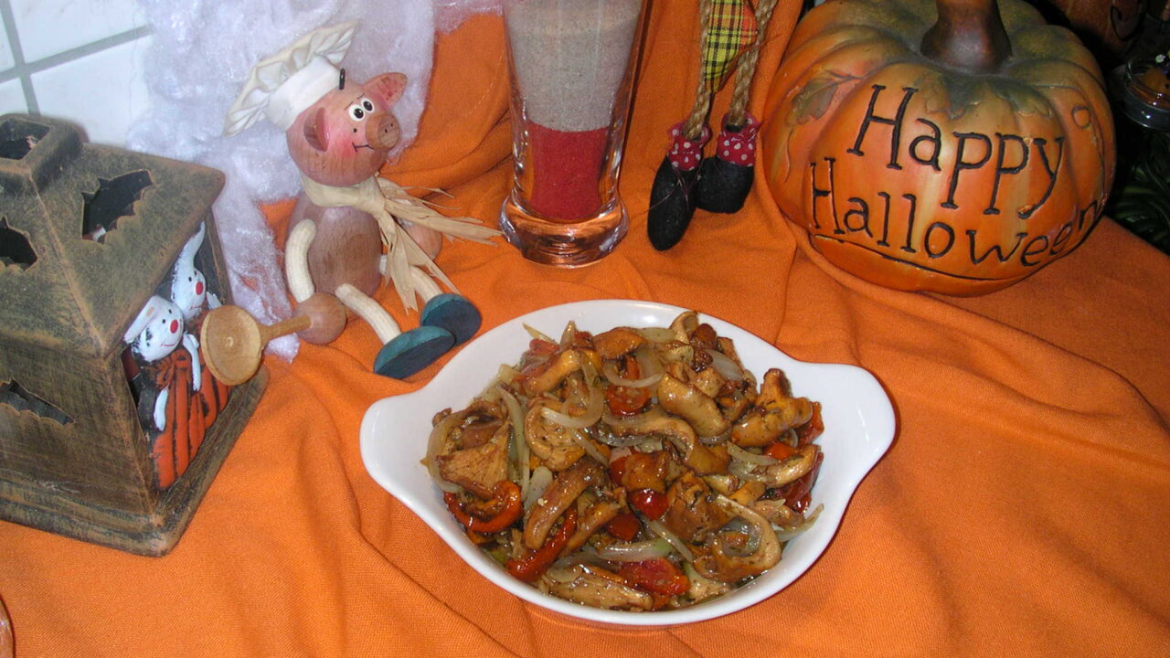 Girolles – eierdooierzwam met zongedroogde tomaten