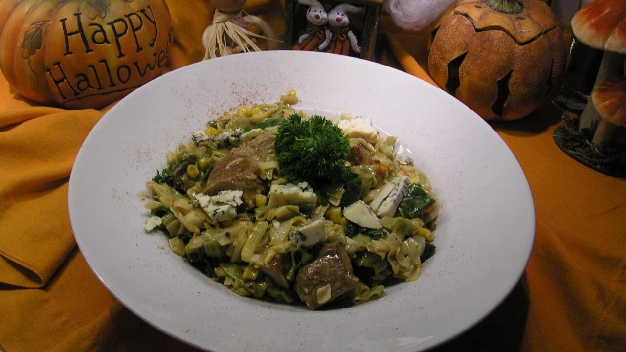 Pasta met varkenshaasje en groenten