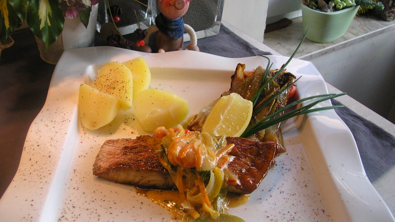 Rode snapper met groenten en aardappelen