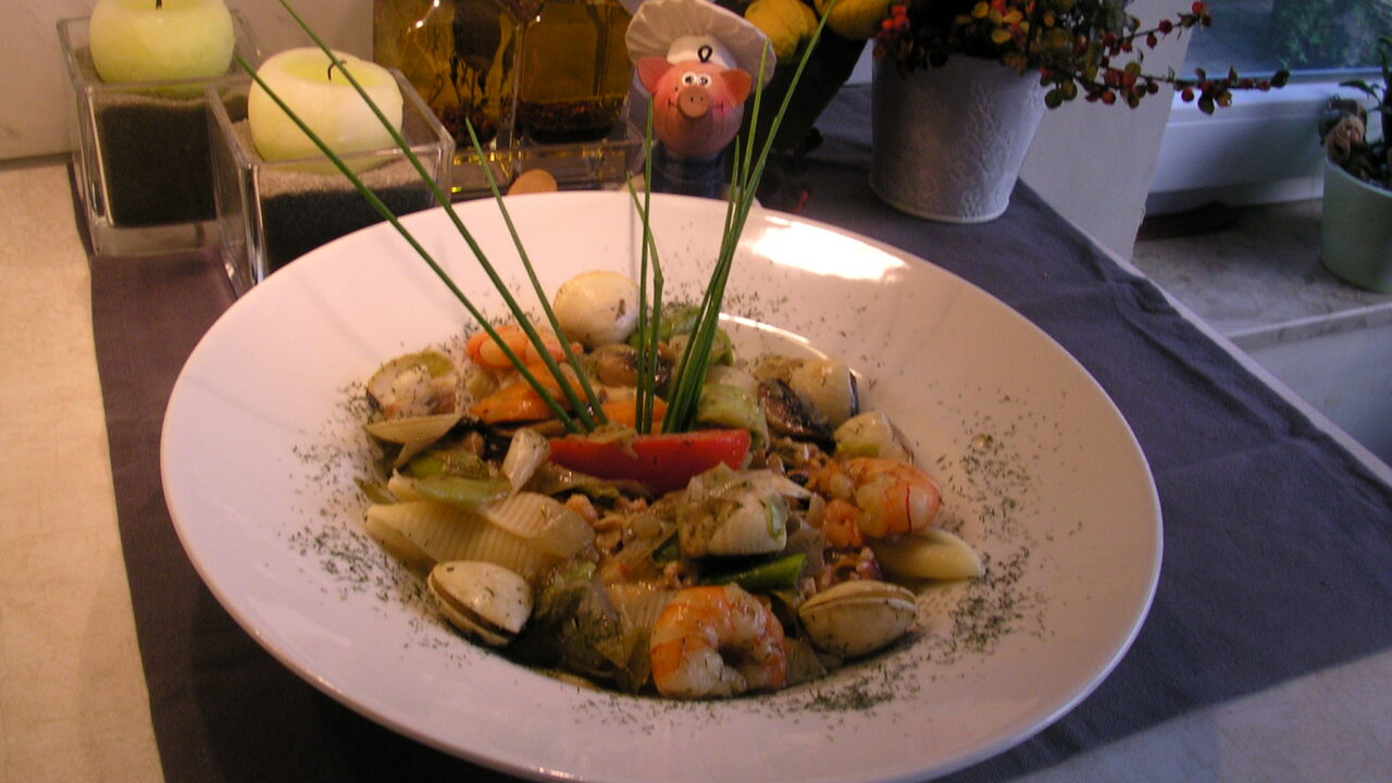 Trio van vis met pasta en groenten