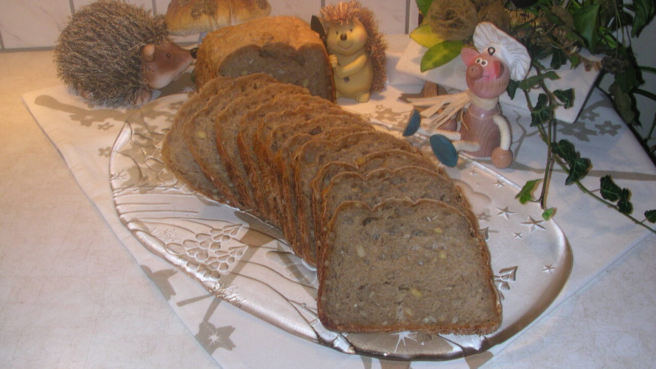 Zonnebloem brood met pijnboompitten