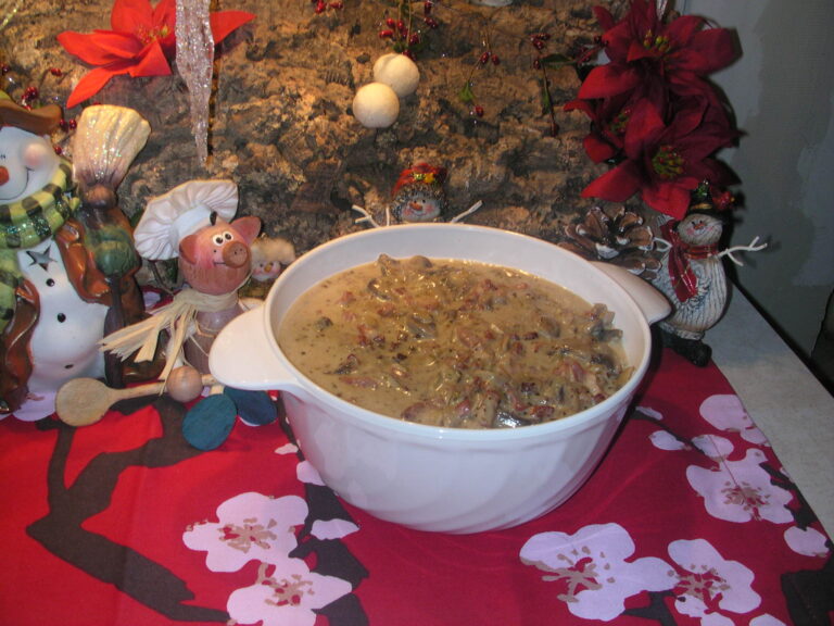 Saus : Pasta sauce with mushrooms and smoked bacon