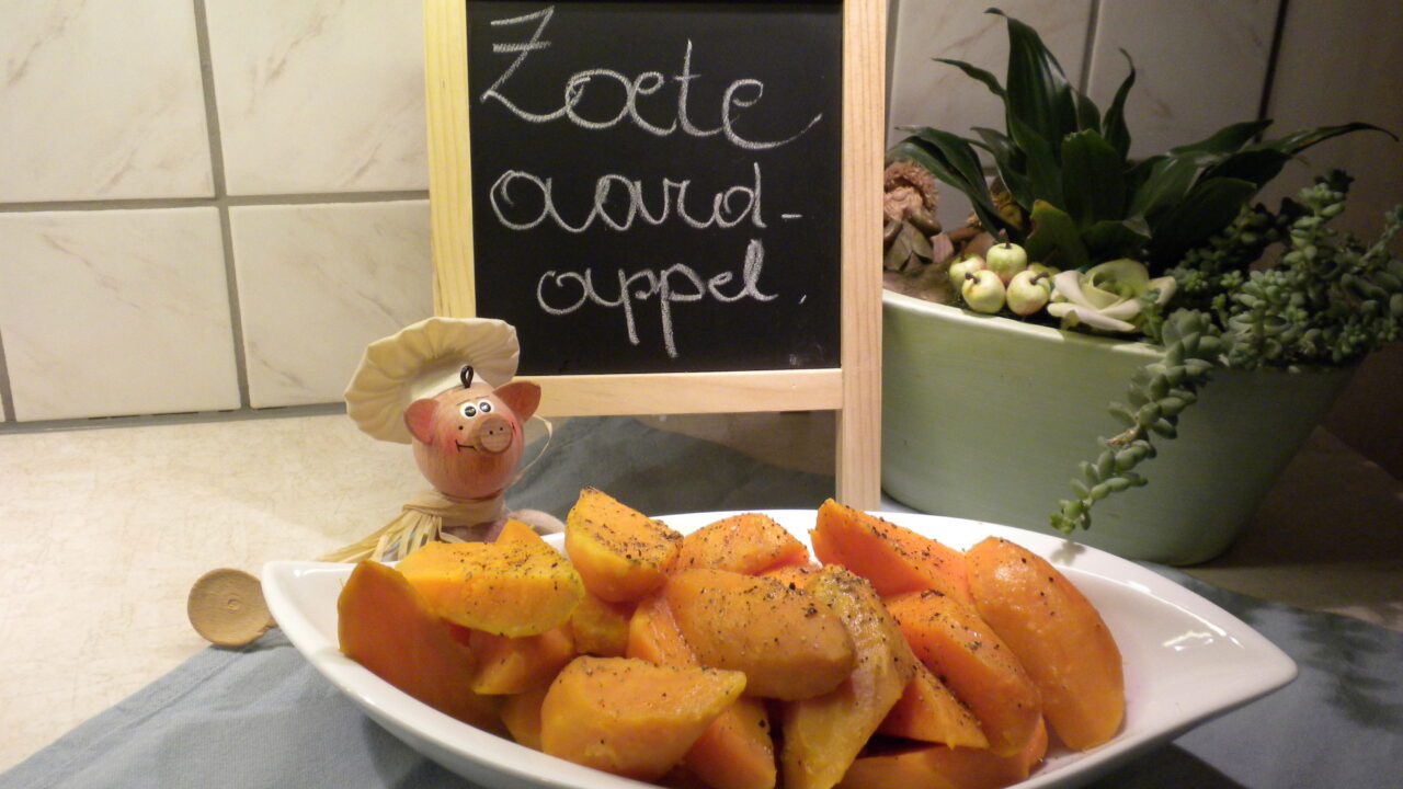Aardappels : zoete aardappel met zwarte peper