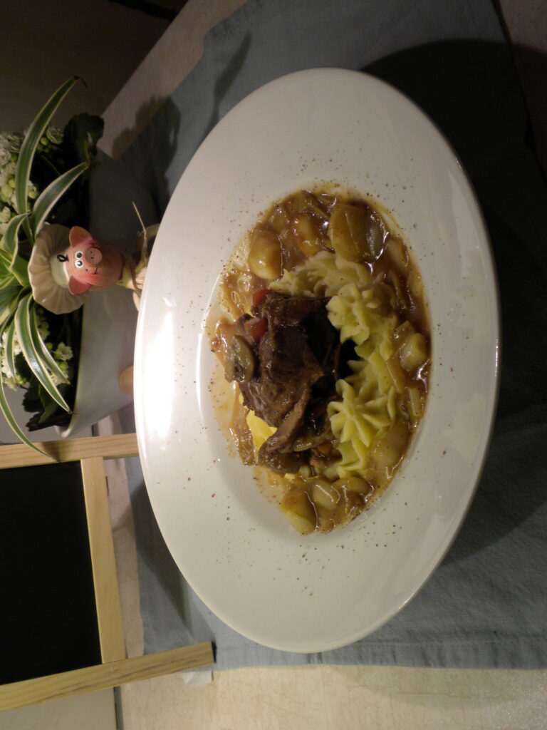 Blinde vink in een nestje van puree