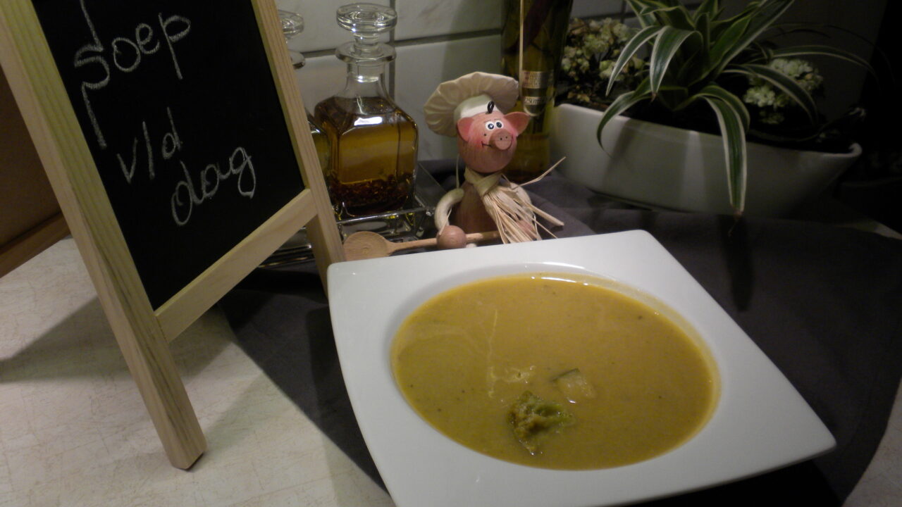 Soep : broccoli met currypoeder