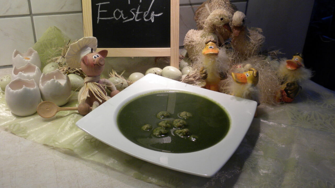 Soep : spinach soup with meatballs