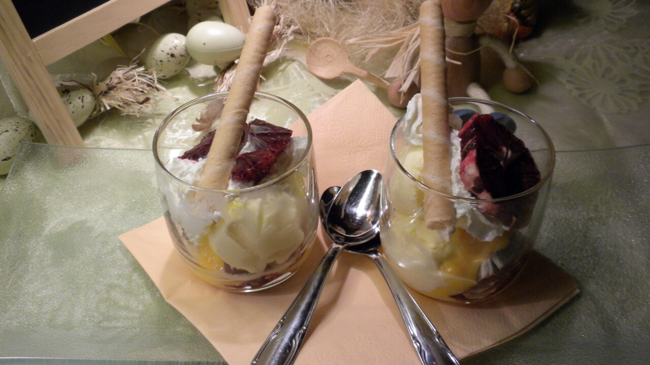 Dessert : Vanille-ijs vergezeld met bloedappelsien