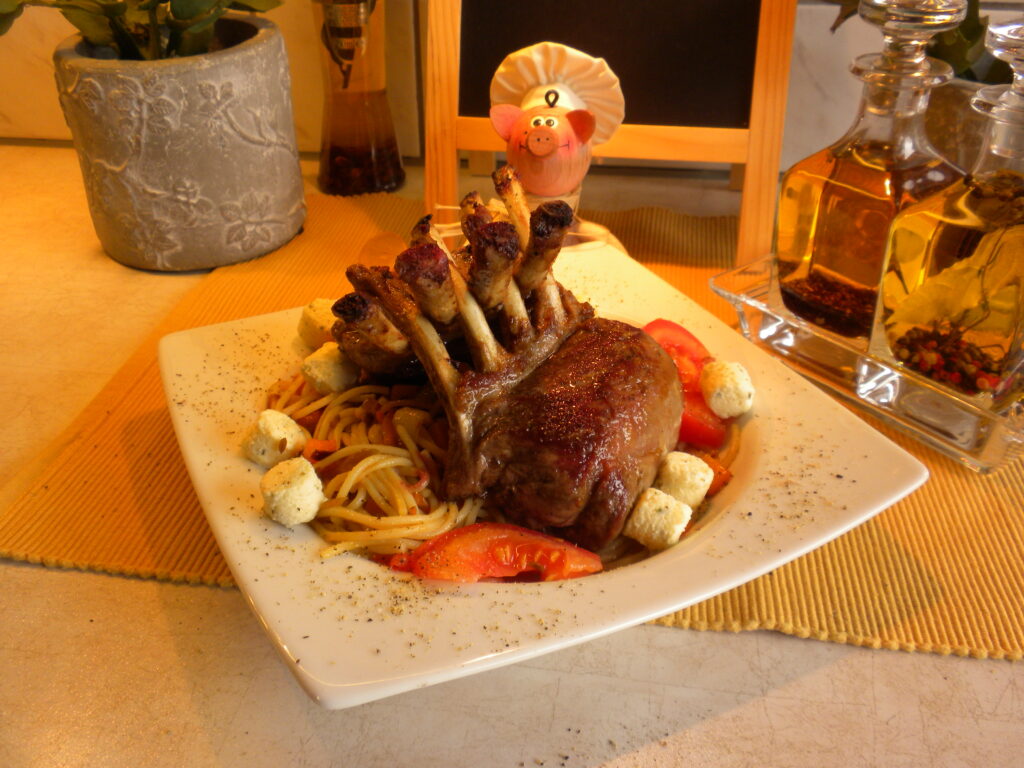 Lamskroon met pasta en pittige groenten