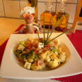 Pasta met gewokte groenten en grijze garnalen