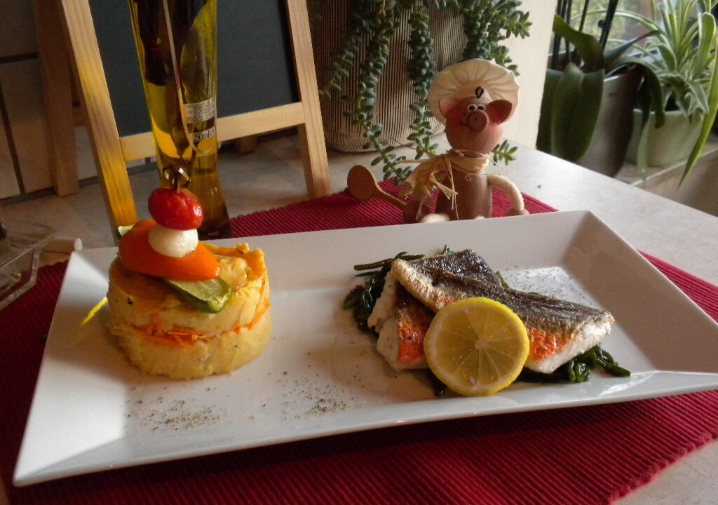 Rode poon op een bedje van zeekraal en lamsoren geserveerd met puree en groenten brochette