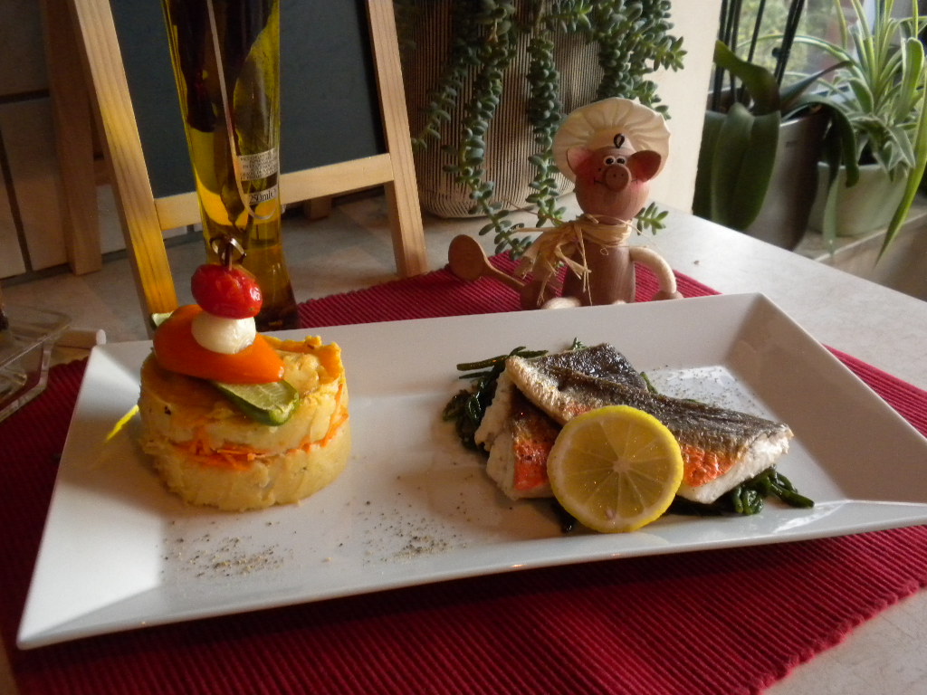 Rode poon op een bedje van zeekraal en lamsoren geserveerd met puree en groenten brochette
