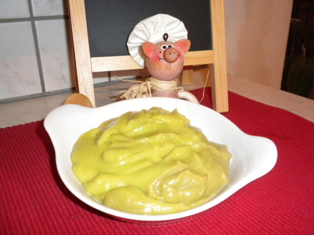 Sausje dessert met avocado