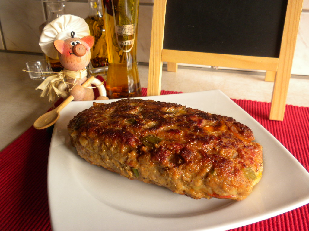 Gehakt broodje met mortadella en bavaria blu