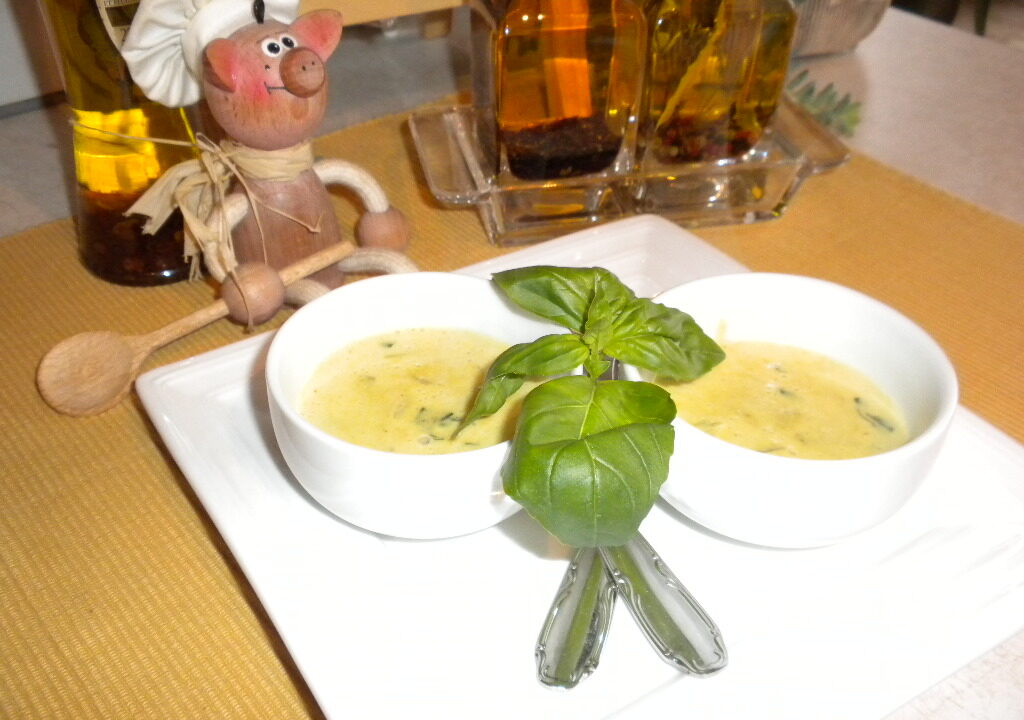 Saus : curry – basilicum sausje