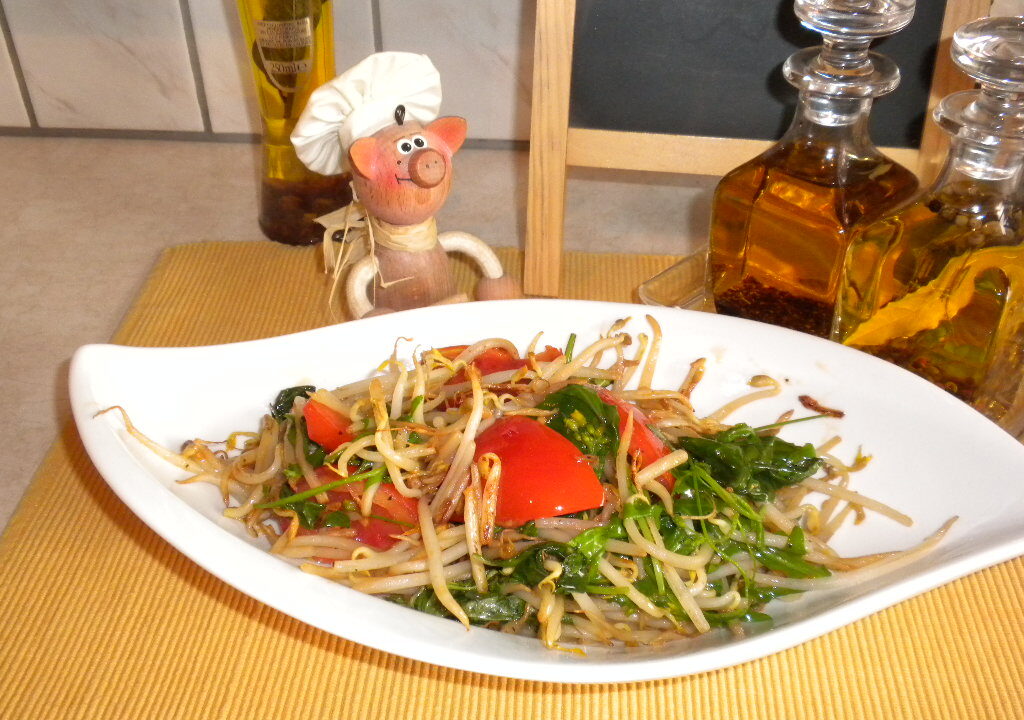 Sojascheuten, tomaat, basilicum en rucola