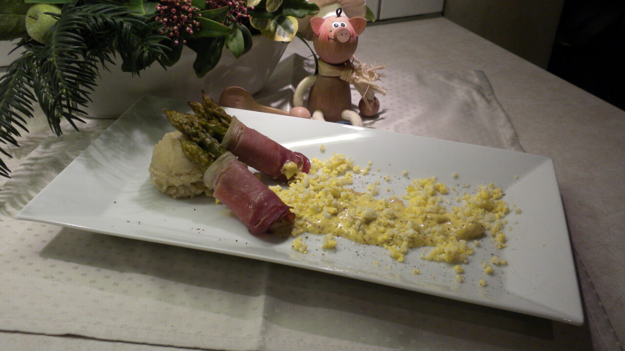 Groene asperges met Zwarte Woudham en bearnaisesaus