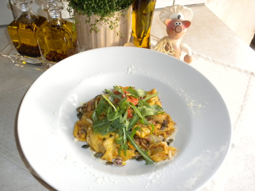 Tortelloni met een tapenade van zongedroogde tomaten