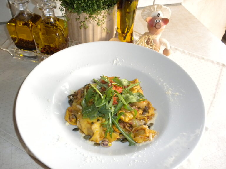 Tortelloni met een tapenade van zongedroogde tomaten