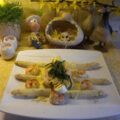 Asperges vergezeld van scampi’s , pasta in gerookte zalm