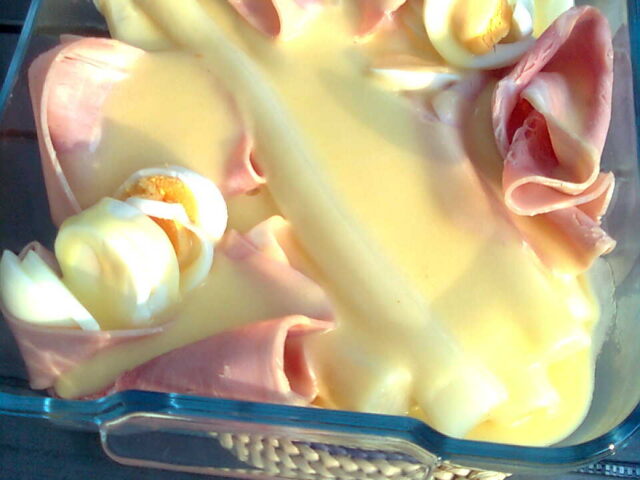 Echte Limburgse asperges met ham en gekookt ei