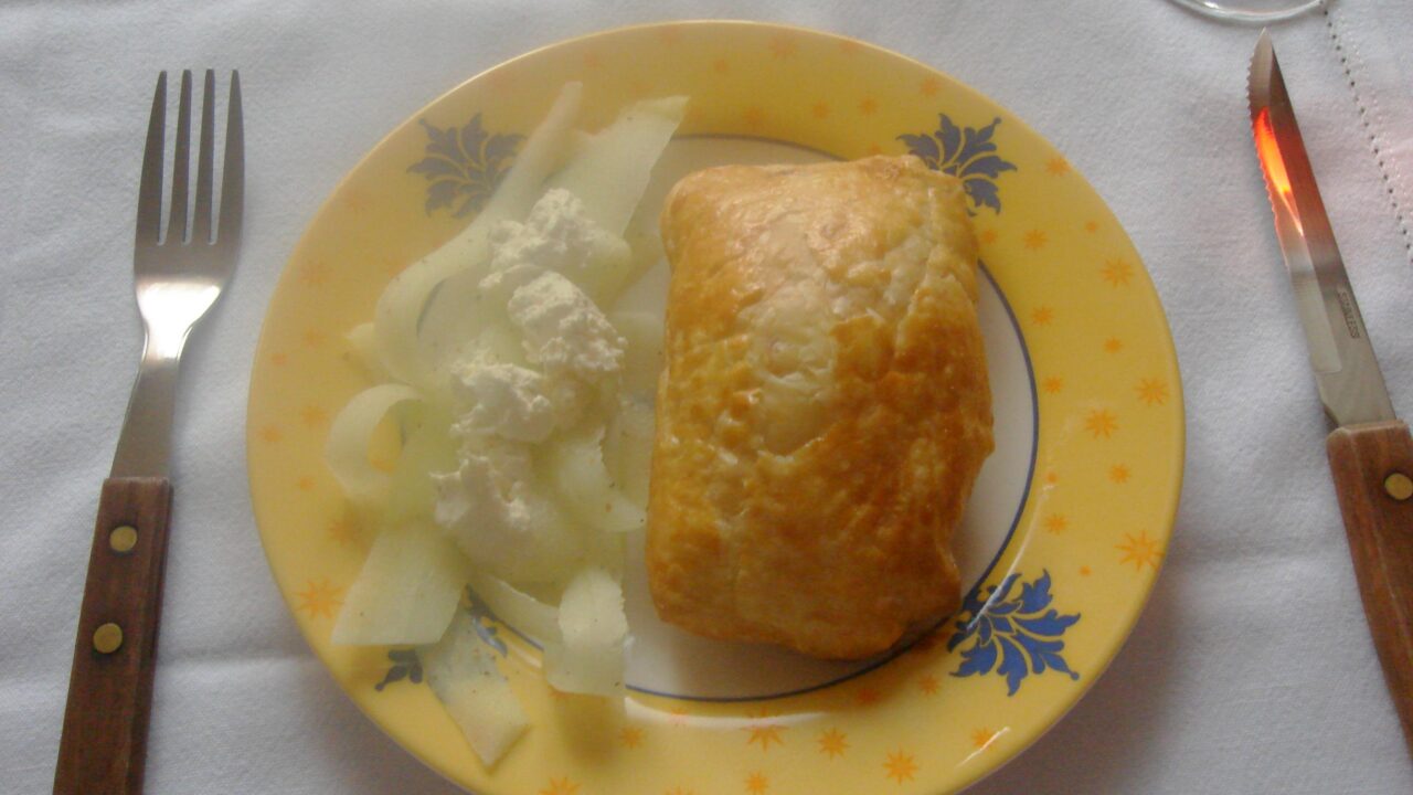 Zalm met kruidenkaas in bladerdeeg