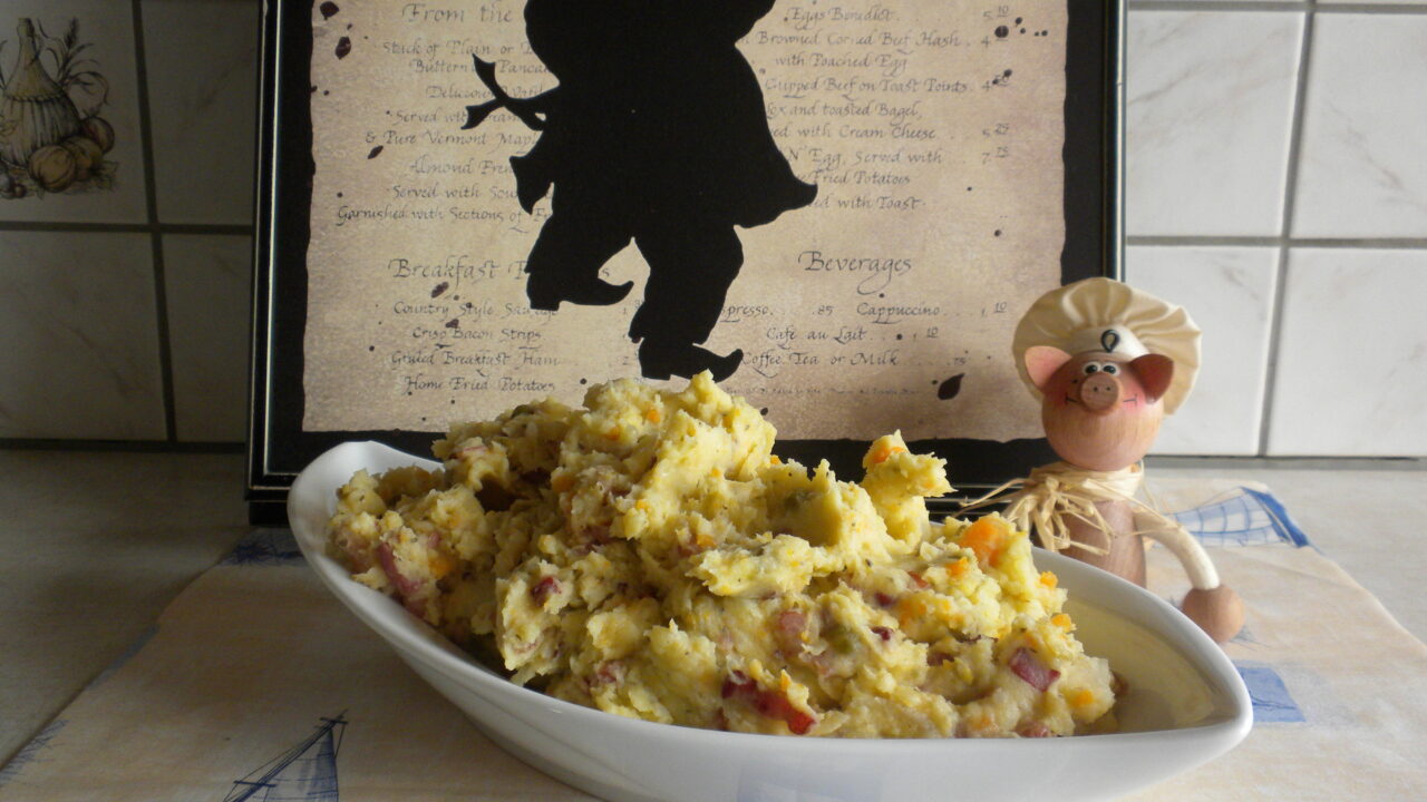 Aardappelpuree in een zomerse kleur