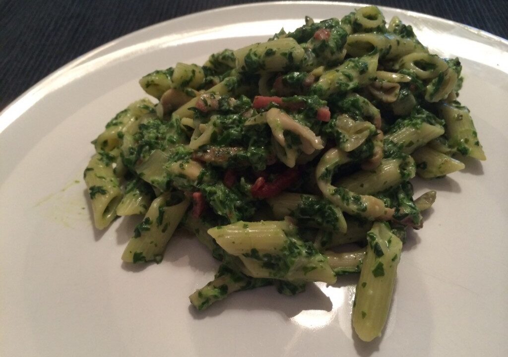 Penne met spinazie en paddenstoelen