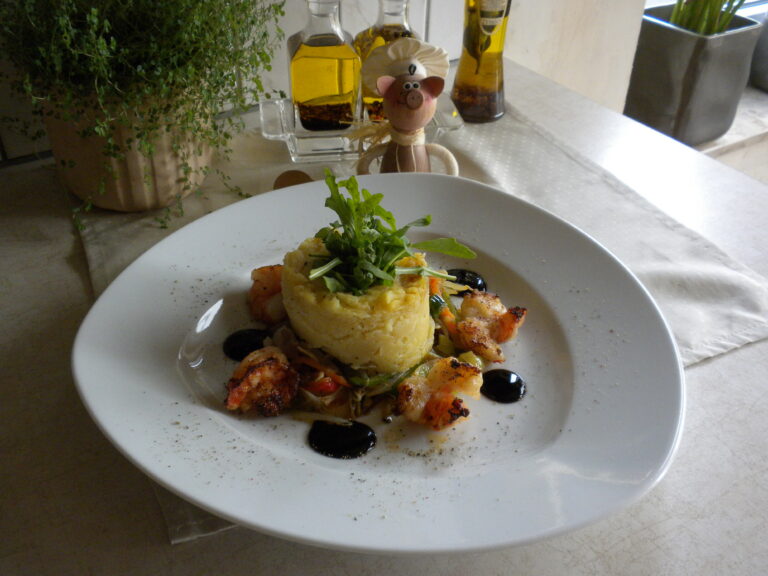 Scampi’s met puree op een bedje van wok groenten