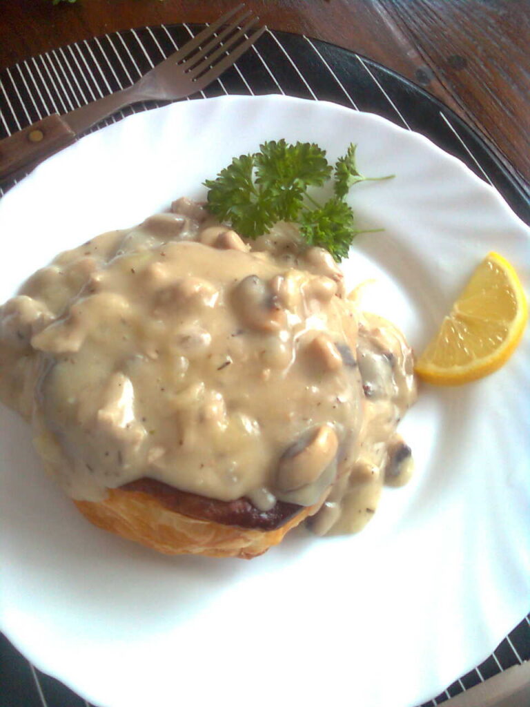 Snelle ragout met varkenshaas en champignons