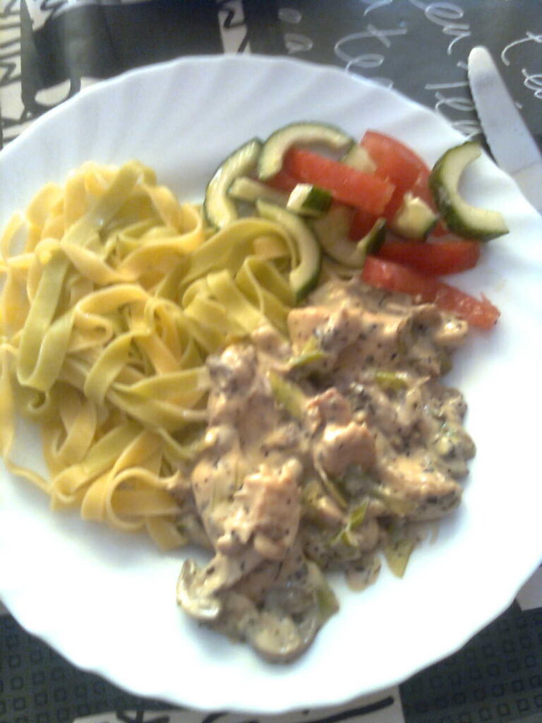Kipfilet met Italiaanse room en tagliatella