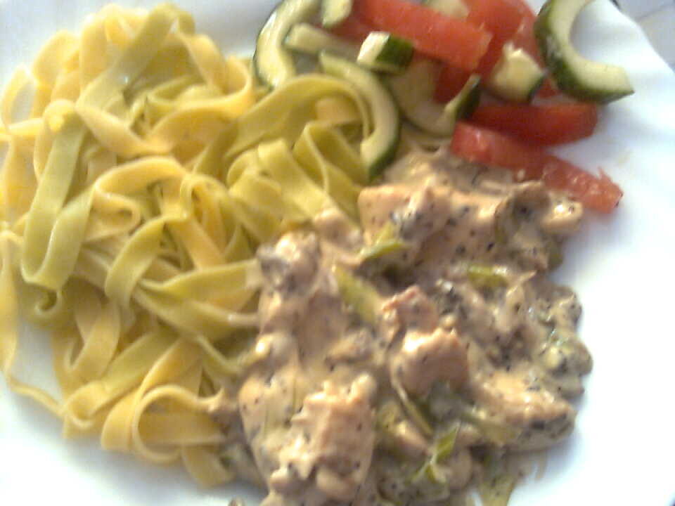 Kipfilet met Italiaanse room en tagliatella