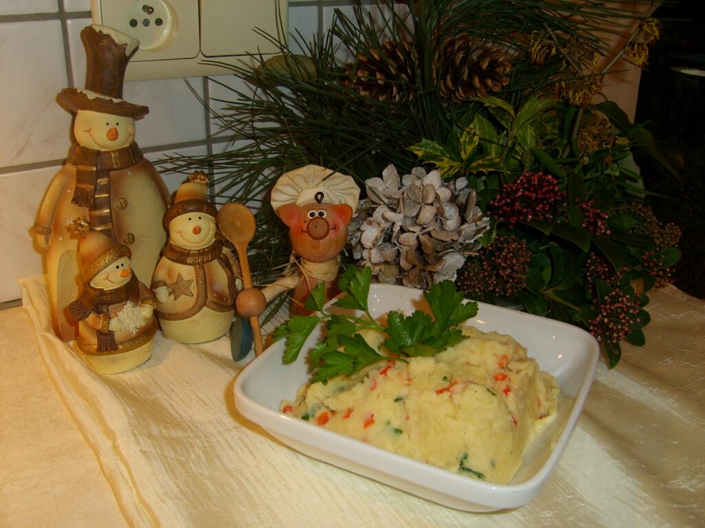 Aardappelpuree met pastinaak, paprika en bladpeterselie