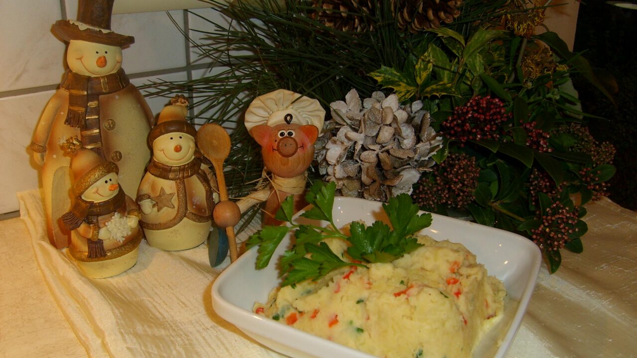 Aardappelpuree met pastinaak, paprika en bladpeterselie