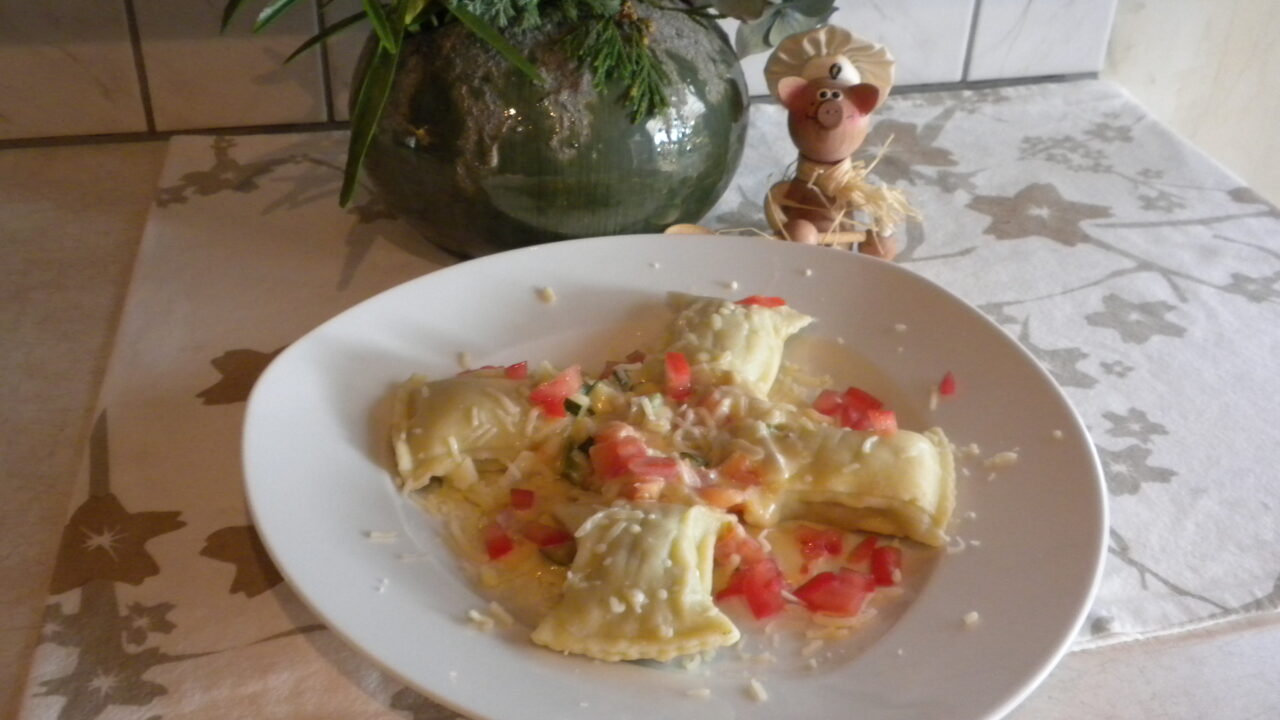 Ravioli met kaassaus