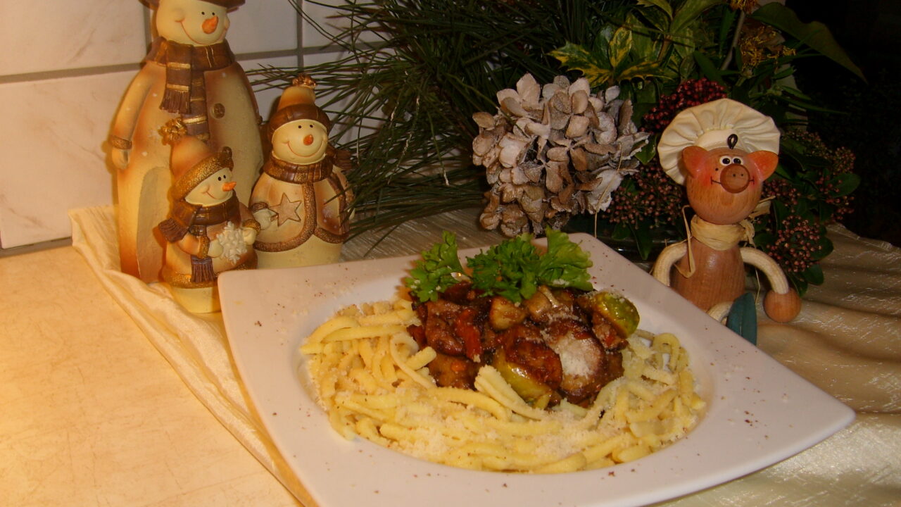 Spätzle met verse groenten en vlees