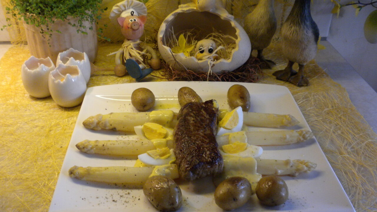 Steak vergezeld van asperges badend in bearnaise