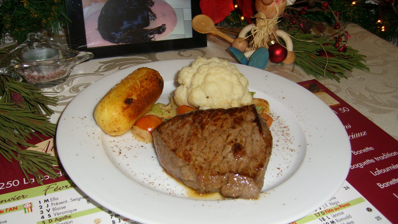 Vakantie: kersthoofdgerecht steak en groenten