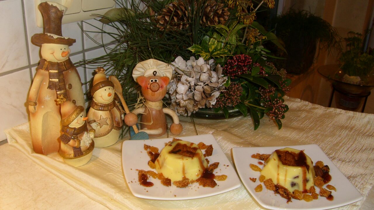 Vanillepudding met peperkoek en rozijnen
