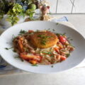 Visburger op een bedje van spaghetti