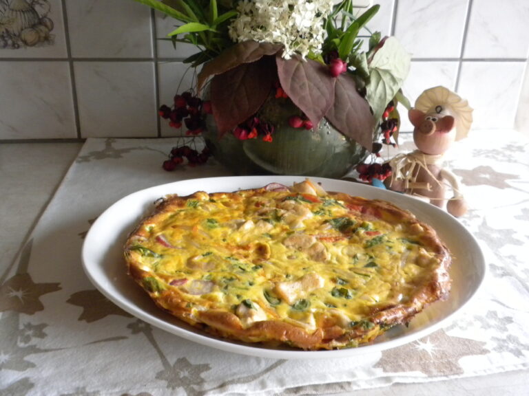 Ei-omelet met kip en rucola