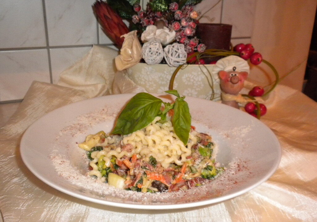 Gabelnudeln (Duitse pasta) met diverse groenten