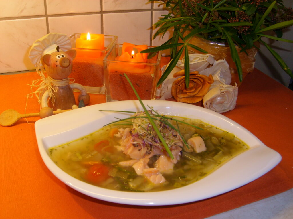 Soep : heldere bouillon met een trio van vis
