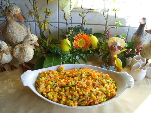 Frisse salade in paaskleuren