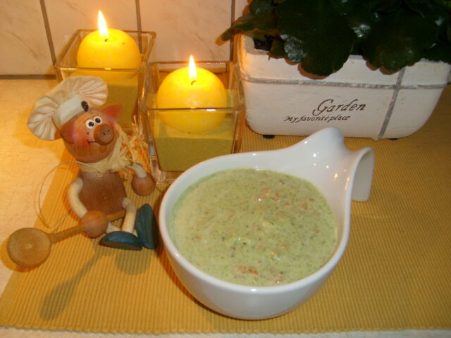 Saus : broccoli roomsausje met verse zalm