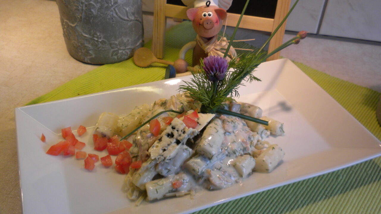 Asperges met pasta, zalm in een dille sausje