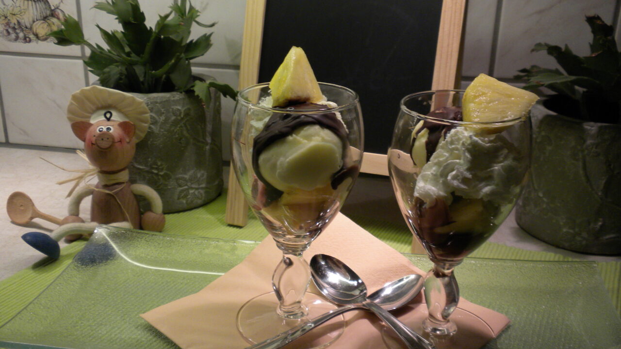 Dessert: coupe ananas met bloedappelsien